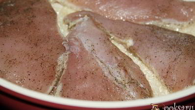 хрустящий салат с индейкой и сухариками лжецезарь