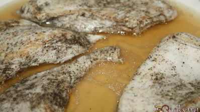 хрустящий салат с индейкой и сухариками лжецезарь