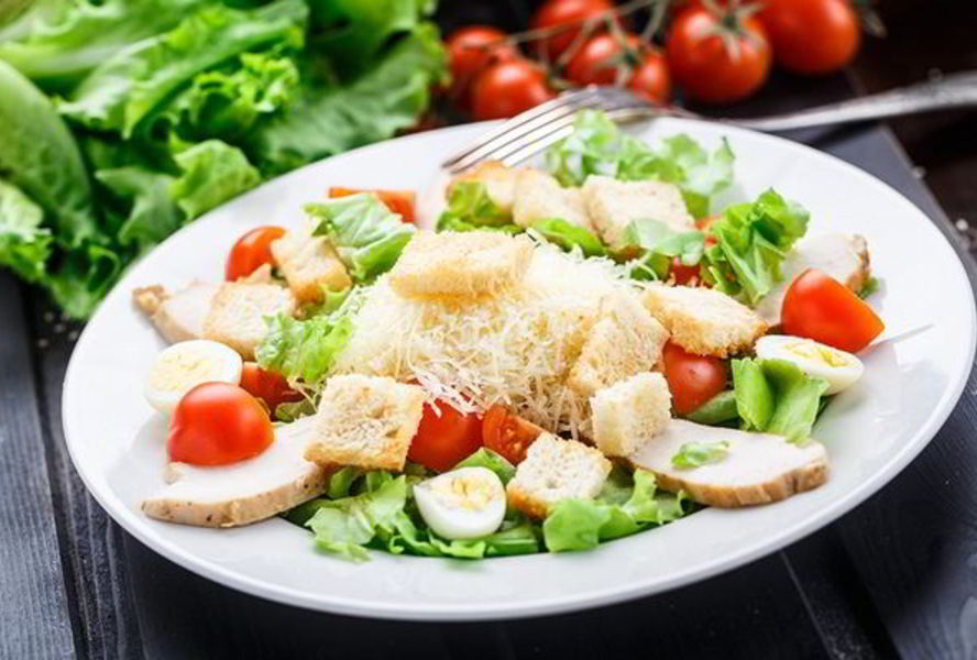 Классический салат Цезарь