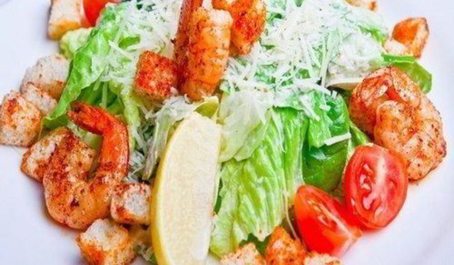 Рецепт королевского цезаря с обжаренными креветками