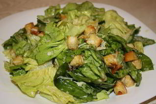 Салат Цезарь классический