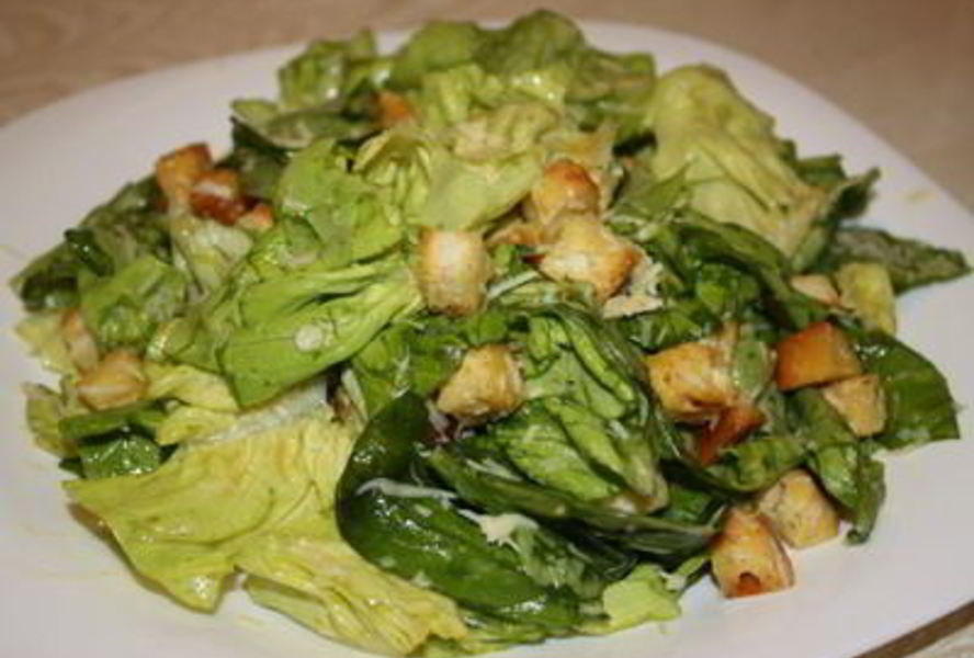 Салат Цезарь классический