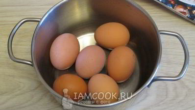 салат цезарь с беконом