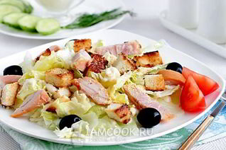 Салат Цезарь с копченой курицей