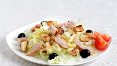 салат цезарь с копченой курицей