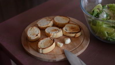 салат цезарь с креветками