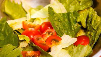 салат цезарь с куриной печенью