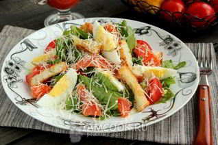 Салат Цезарь с семгой