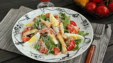 салат цезарь с семгой