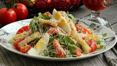 салат цезарь с семгой