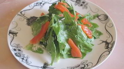 салат цезарь с семгой