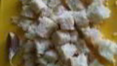 салат цезарь в лодочках из авокадо