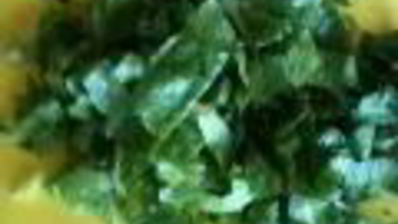 салат цезарь в лодочках из авокадо