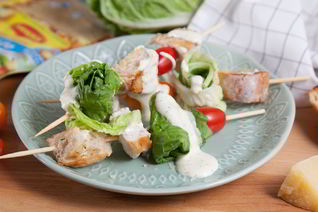 Шашлык из куриной грудки под соусом Цезарь