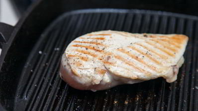 шашлык из куриной грудки под соусом цезарь