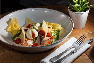 Утренний Цезарь с яйцом