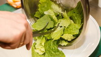 утренний цезарь с яйцом