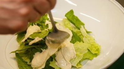 утренний цезарь с яйцом