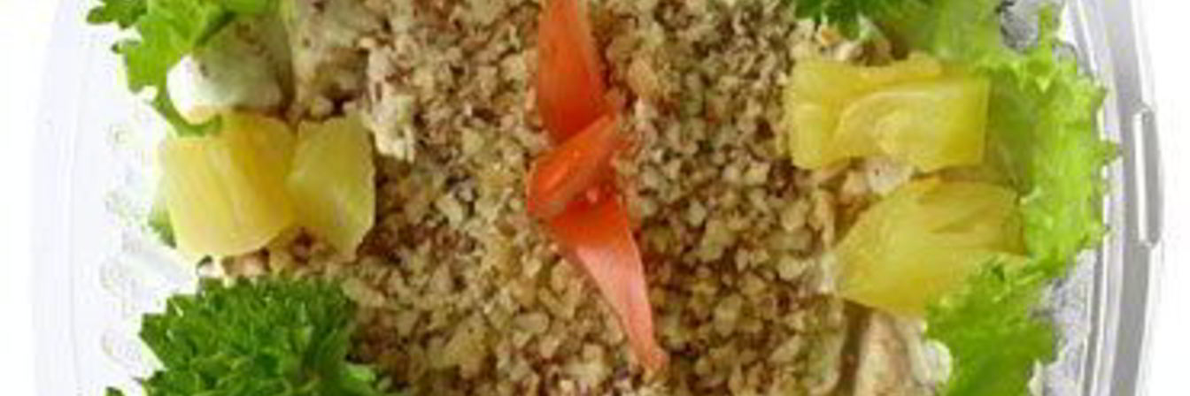 Салат Удовольствие с курицей и ананасами