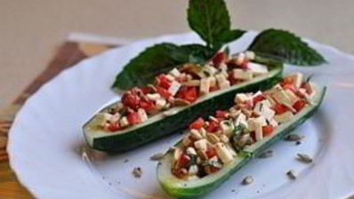 салат в огурце