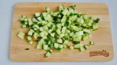 слоеный салат из хурмы