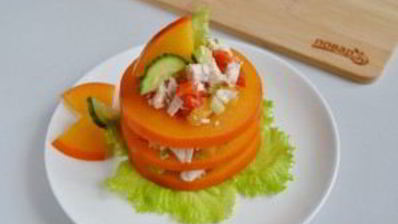 слоеный салат из хурмы