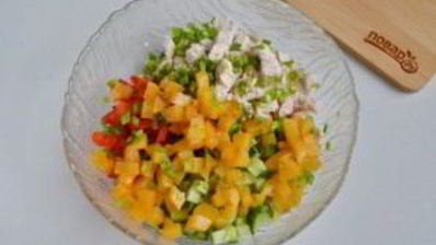 слоеный салат из хурмы