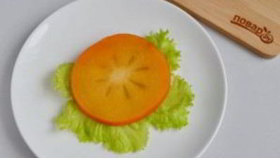 слоеный салат из хурмы