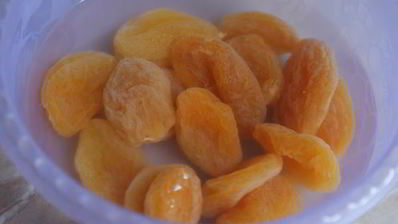 слоеный салат с курицей и яблоком