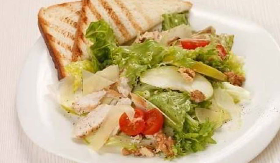 Рецепт сочного салата из курицы с помидорами