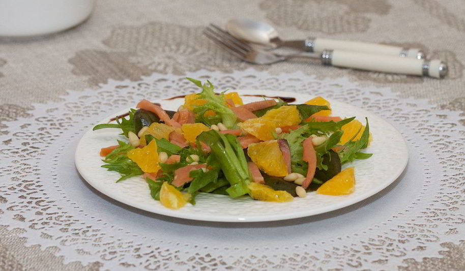 Рецепт цитрусового салата с лососем