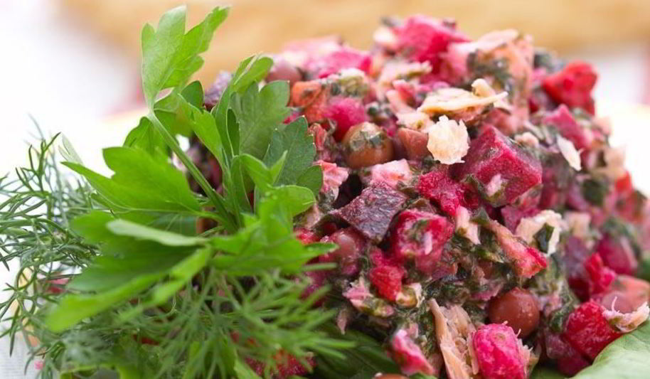 Рецепт салата винегрет с морской капустой и рыбой