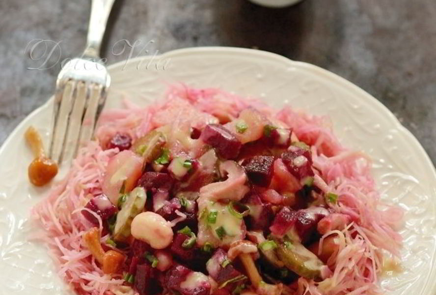 Винегрет с капустой, грибами и заправкой без масла