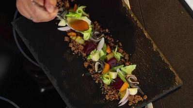 винегрет с килькой и медово-горчичным соусом