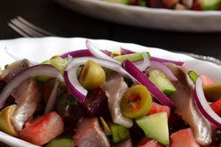 Винегрет с красной фасолью и сельдью