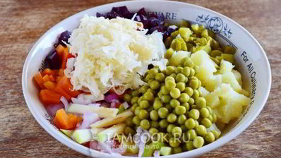 винегрет с квашеной капустой и горошком