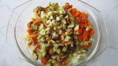 винегрет с маринованными опятами