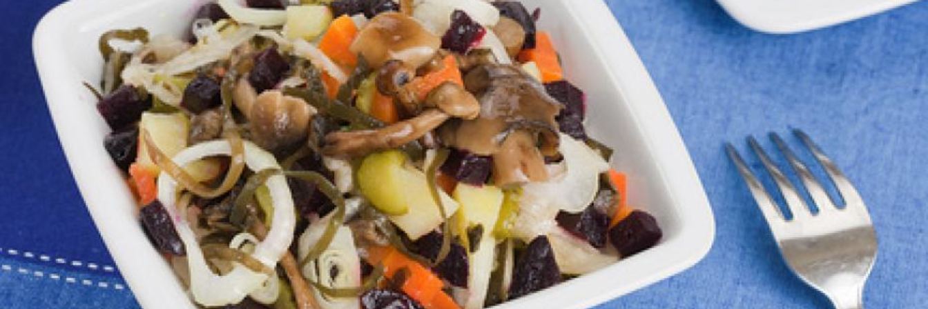 Винегрет с солеными опятами и морской капустой