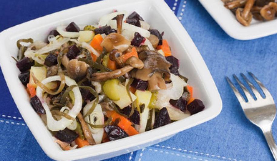 Рецепт винегрета с солеными опятами и морской капустой