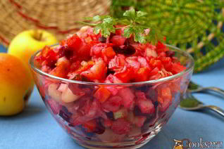 Винегрет с яблоками и отварной фасолью