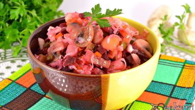 винегрет с жареными шампиньонами и квашеной капустой