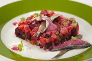 Винегрет со свекольной пеной и оливковым песком