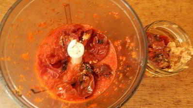 дип из запеченных перцев и томатов