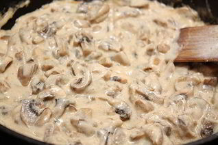 Грибной соус из шампиньонов со сливками