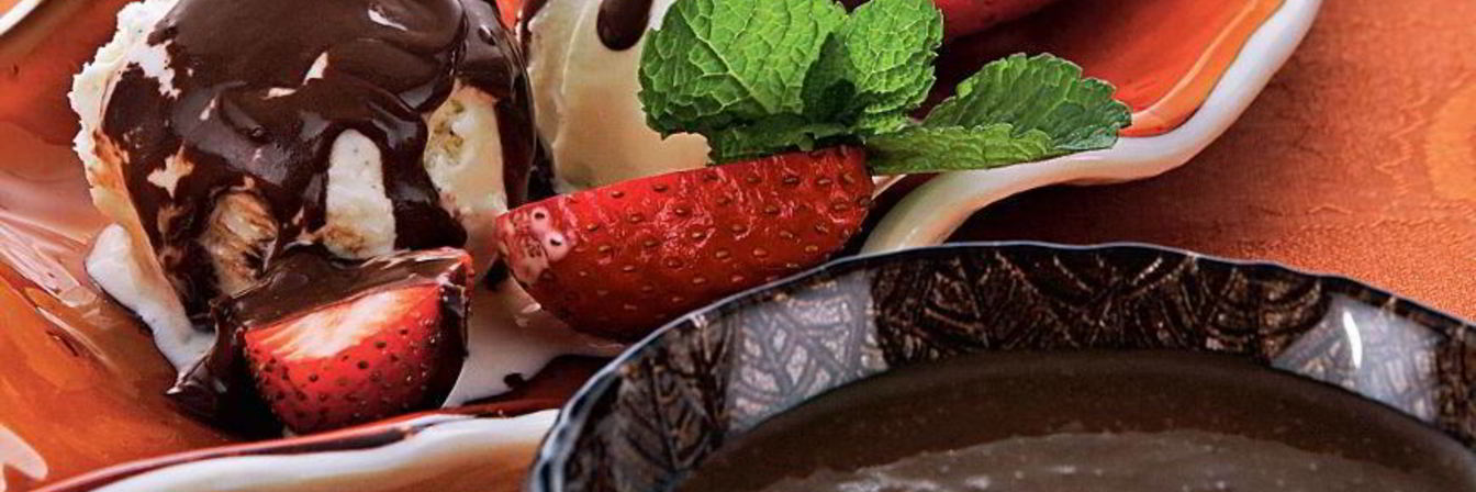 Шоколадный соус с клубникой и виски