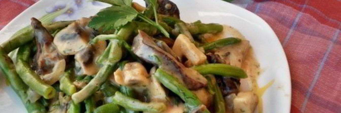 Сердце с грибами и стручковой фасолью под бешамель