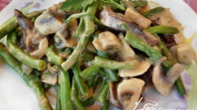 сердце с грибами и стручковой фасолью под бешамель