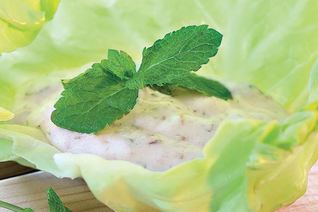 Соус из йогурта с мятой и анчоусами