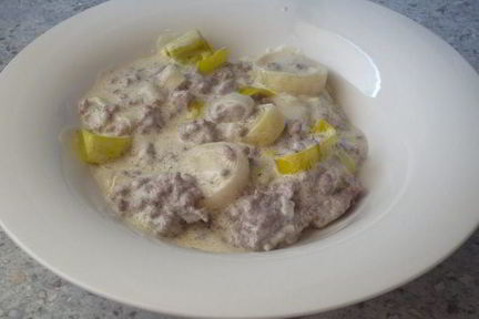 Соус из рубленого мяса, белого вина и сливочного сыра