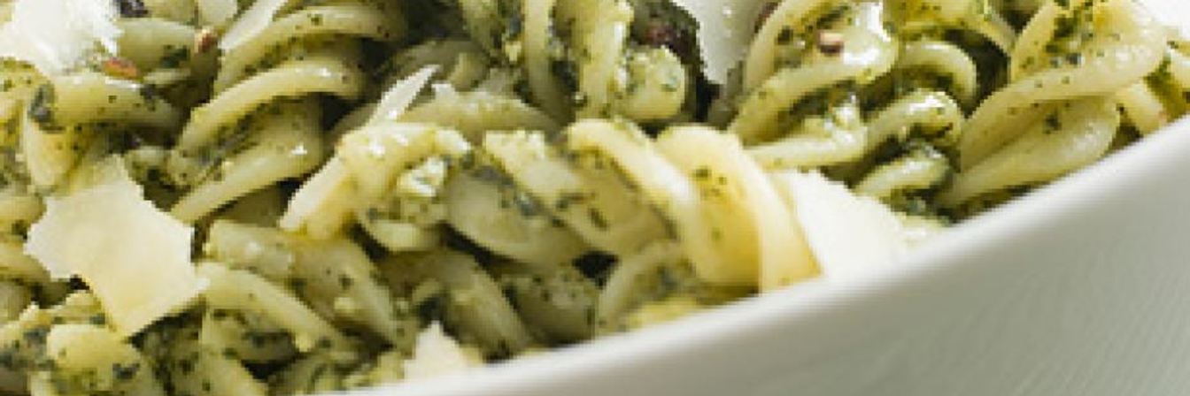 Фузилли с соусом песто и пармезаном